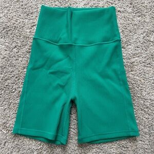 Cara Loren Active / Green Ribbed Biker Shorts Size Small